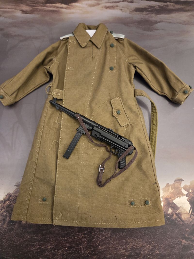 DAK Wilhelm Greatcoat /MP40
