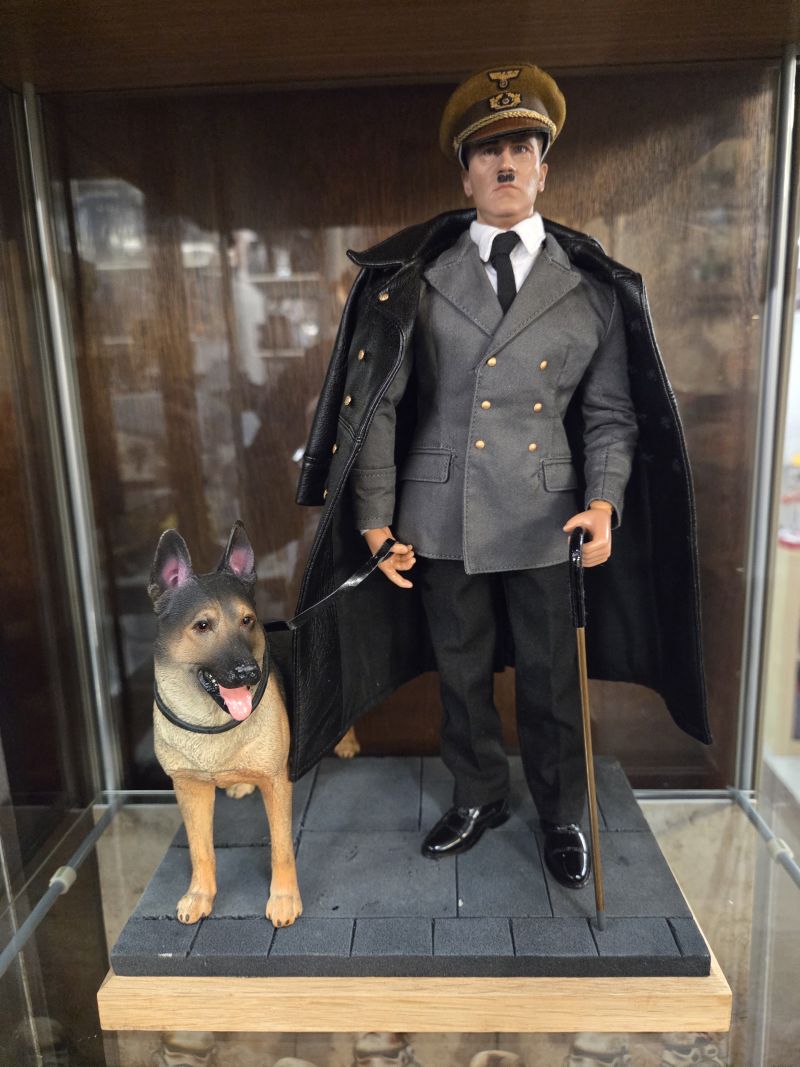 Hitler & Blondi