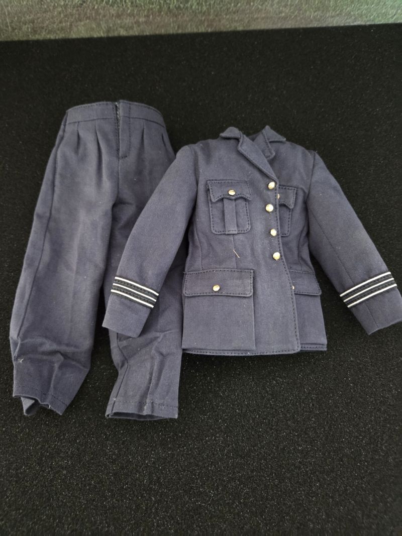 DiD Pilot Tom, Uniform