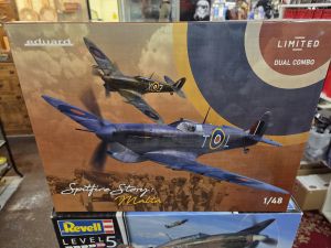 EDUARD 1/48TH SPITFIRE DUEL COMBO